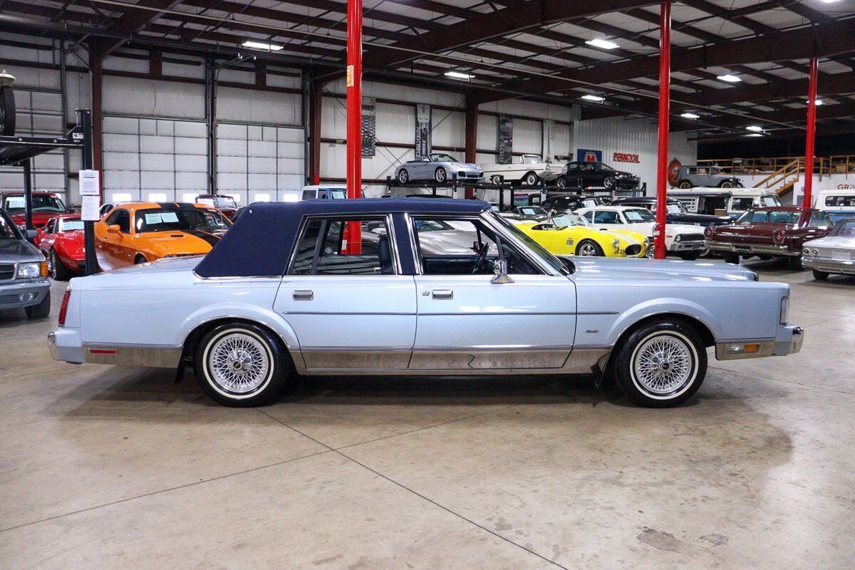 Lincoln-Town-Car-Berline-1986-8