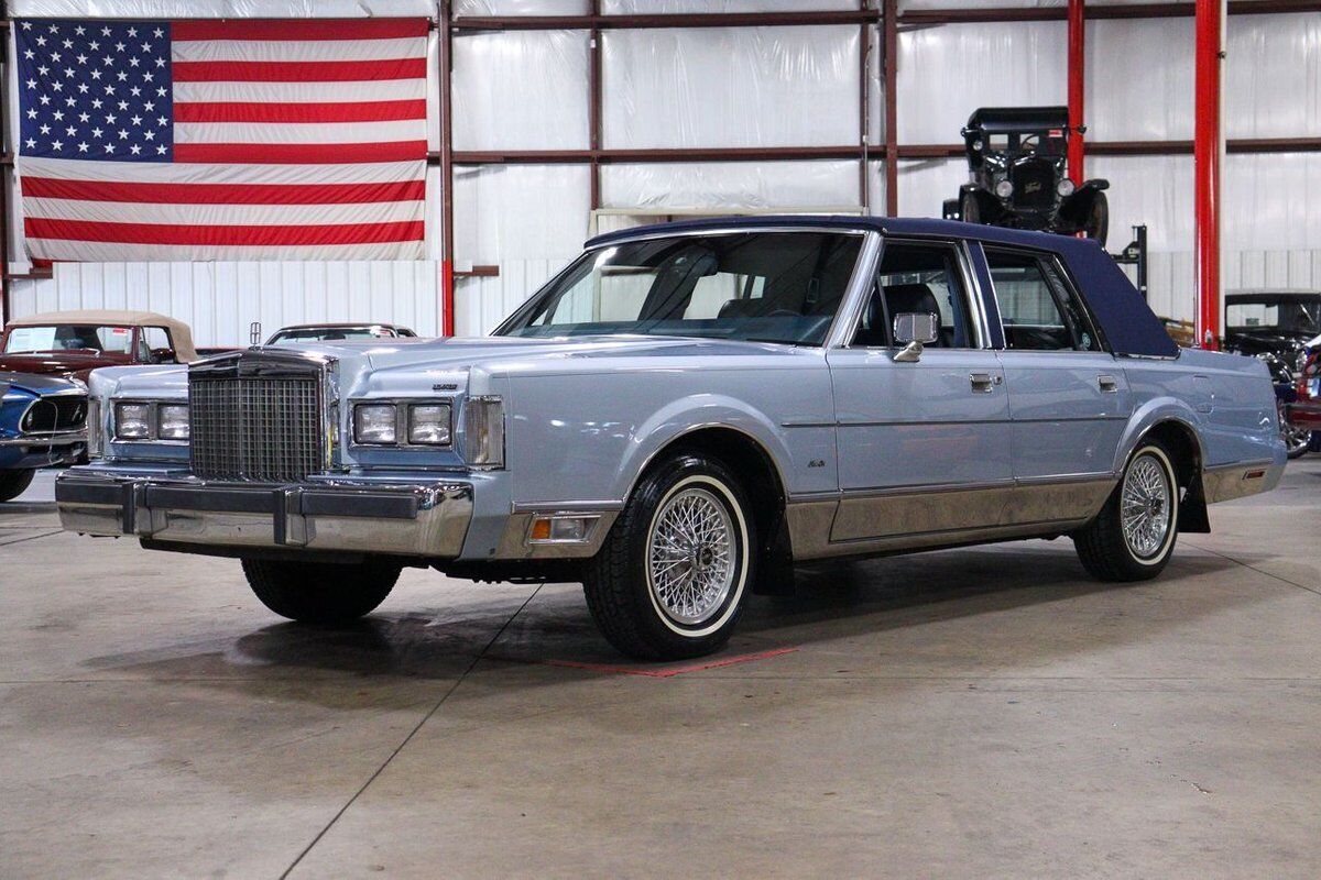 Lincoln Town Car Berline 1986