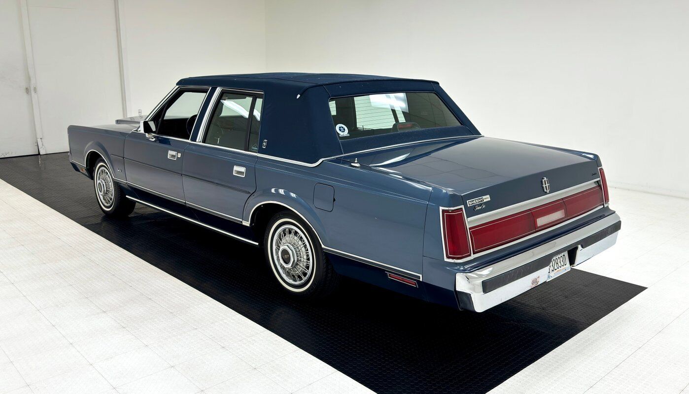 Lincoln-Town-Car-Berline-1987-2