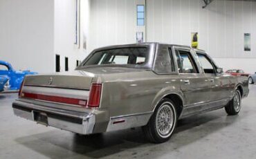 Lincoln-Town-Car-Berline-1988-4