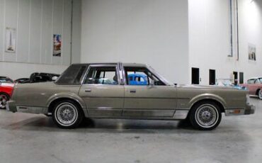 Lincoln-Town-Car-Berline-1988-5