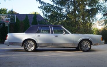 Lincoln-Town-Car-Berline-1989-4