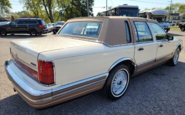 Lincoln-Town-Car-Berline-1990-1