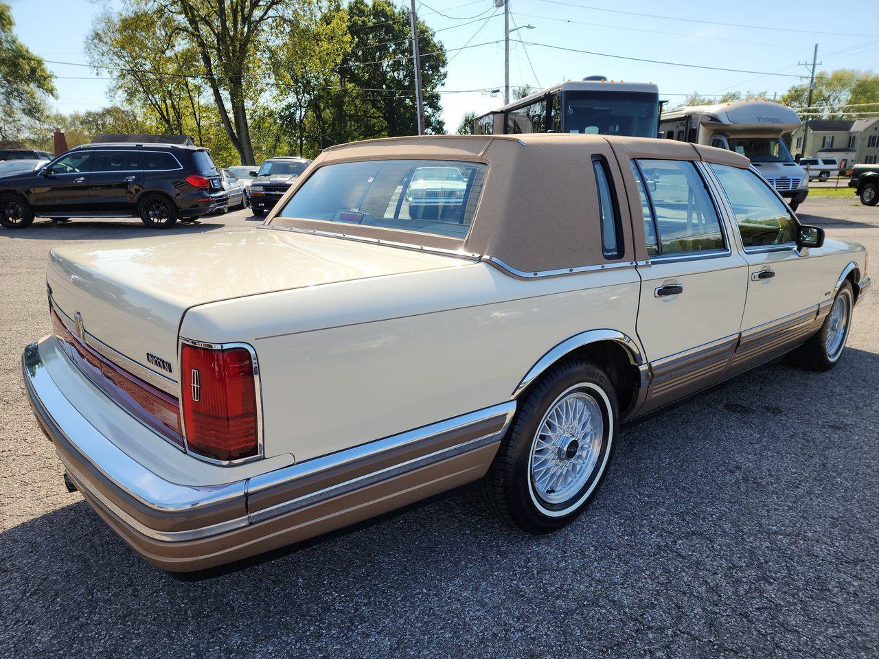 Lincoln-Town-Car-Berline-1990-1