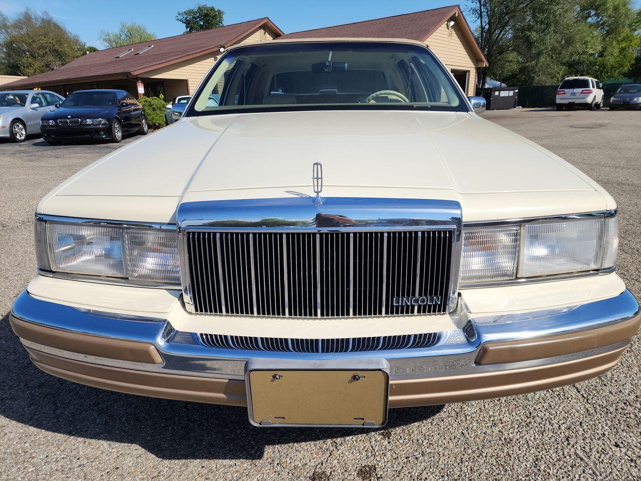 Lincoln-Town-Car-Berline-1990-11