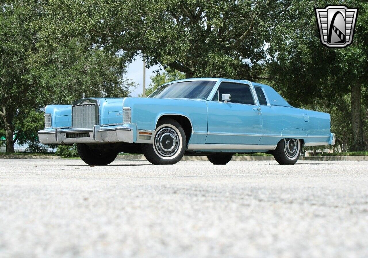 Lincoln-Town-Car-Coupe-1977-2