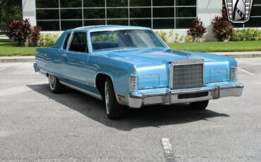 Lincoln-Town-Car-Coupe-1977-3