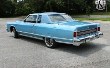 Lincoln-Town-Car-Coupe-1977-5