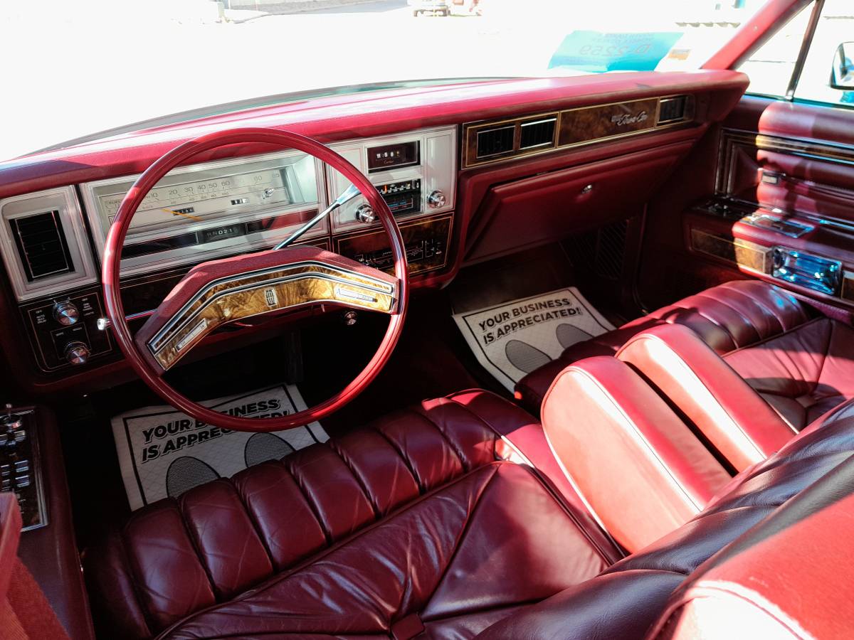 Lincoln-Town-car-1978-8