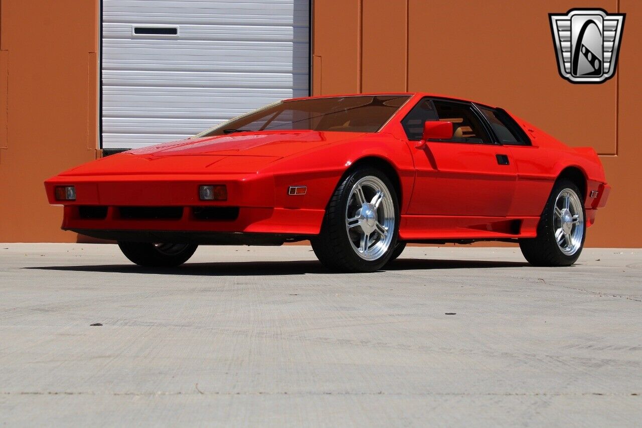 Lotus-Esprit-Coupe-1985-2