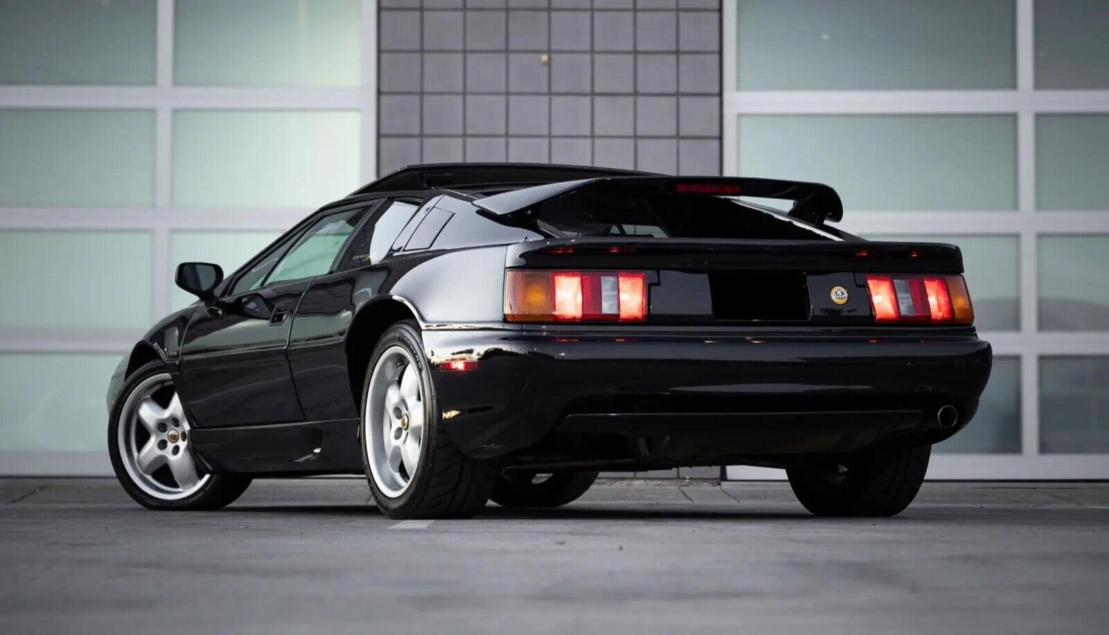 Lotus-Esprit-Coupe-1994-1