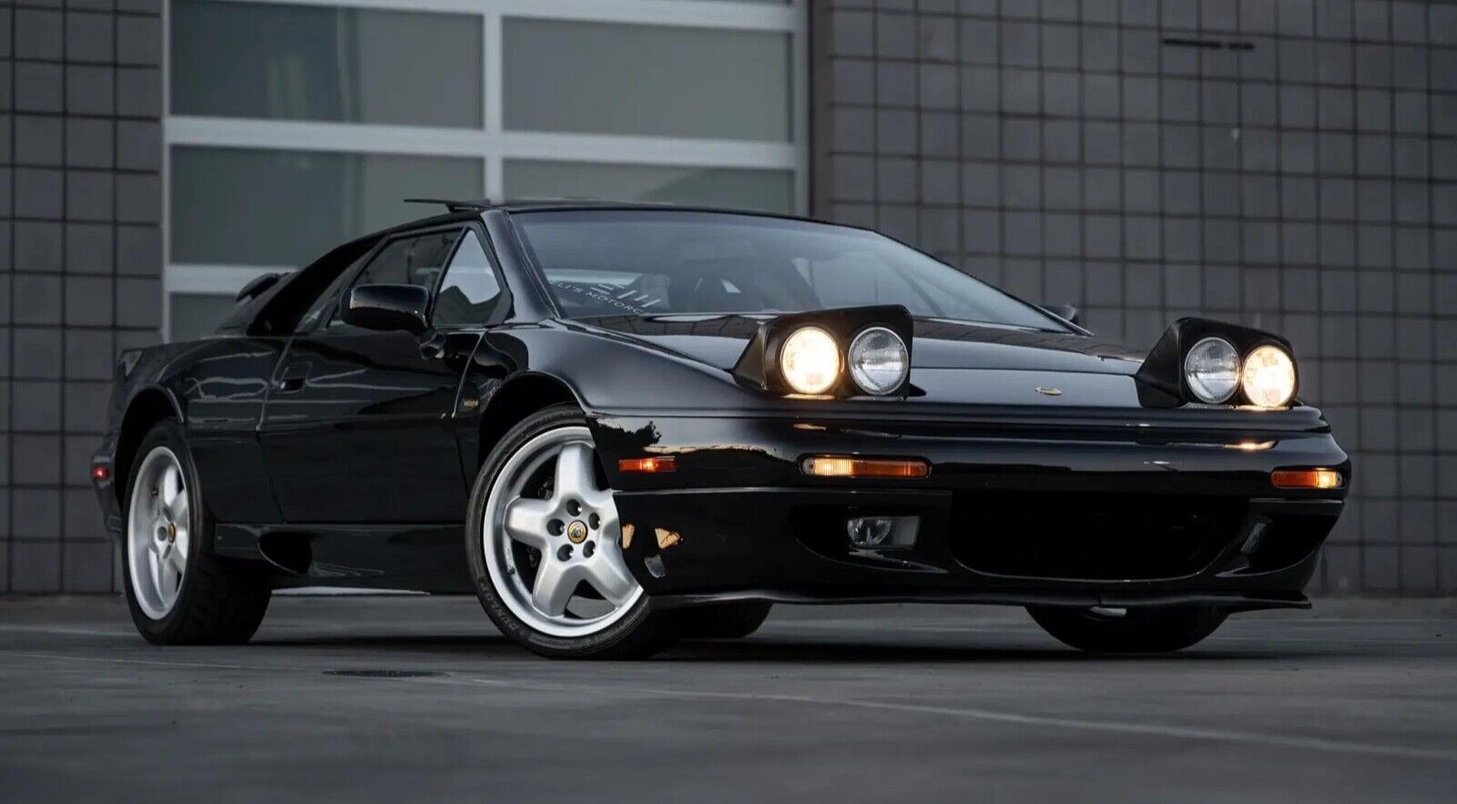 Lotus-Esprit-Coupe-1994-15