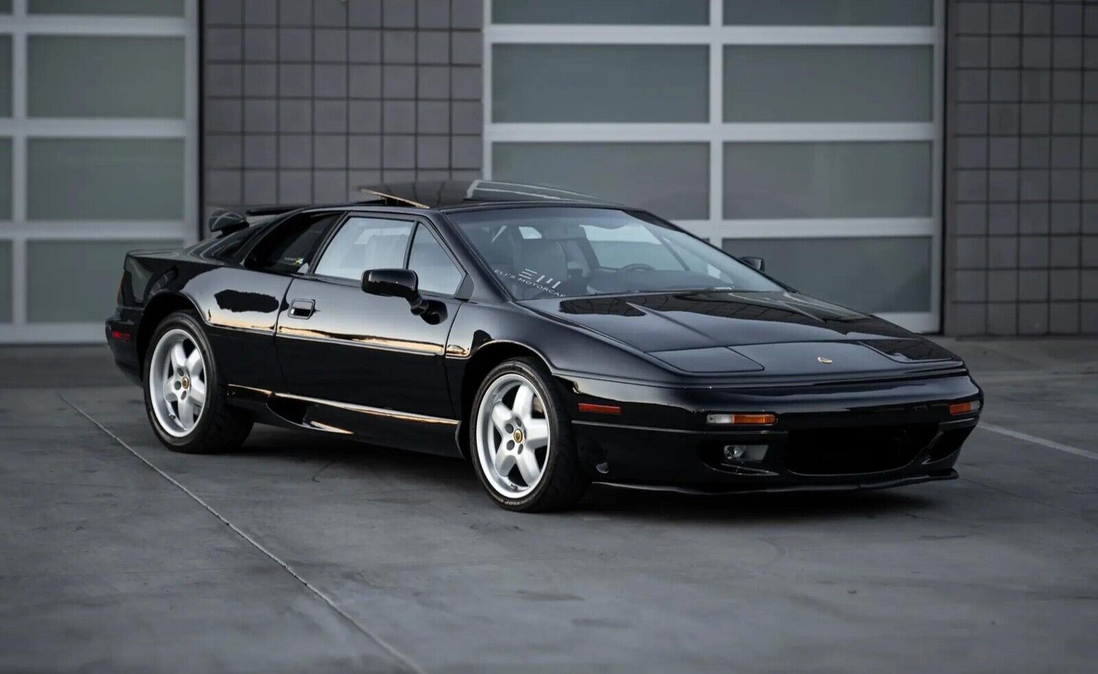 Lotus-Esprit-Coupe-1994-2