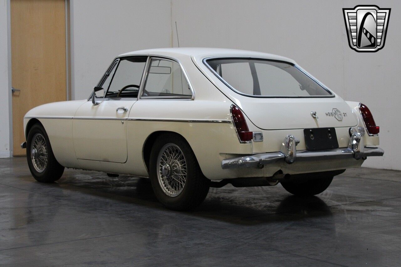 MG-MGB-Coupe-1968-10