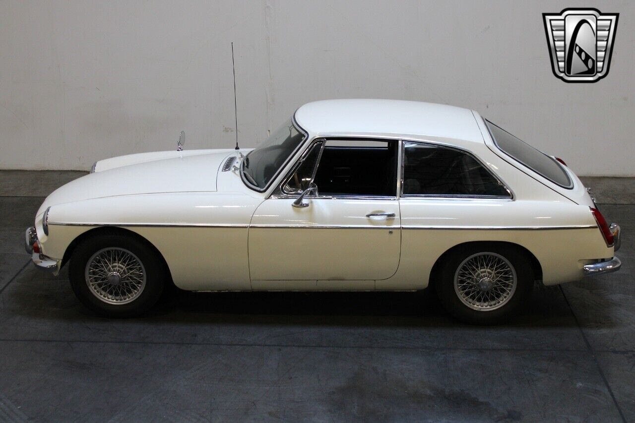 MG-MGB-Coupe-1968-4