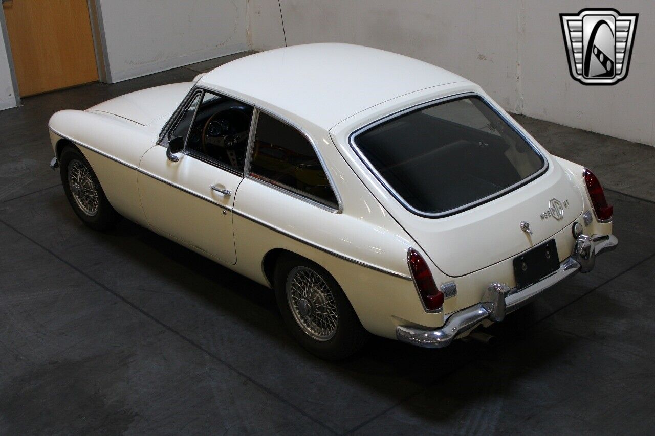 MG-MGB-Coupe-1968-5