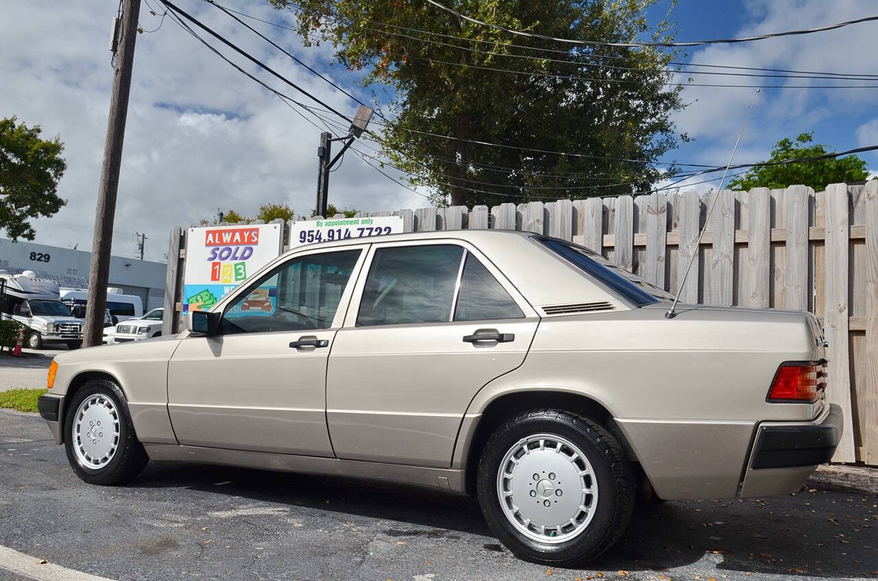 Mercedes-Benz-190-Class-Berline-1993-6