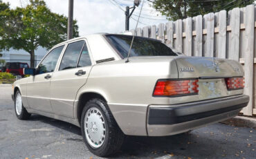 Mercedes-Benz-190-Class-Berline-1993-8