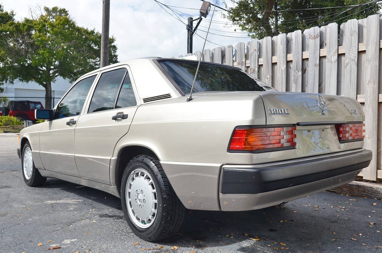 Mercedes-Benz-190-Class-Berline-1993-8