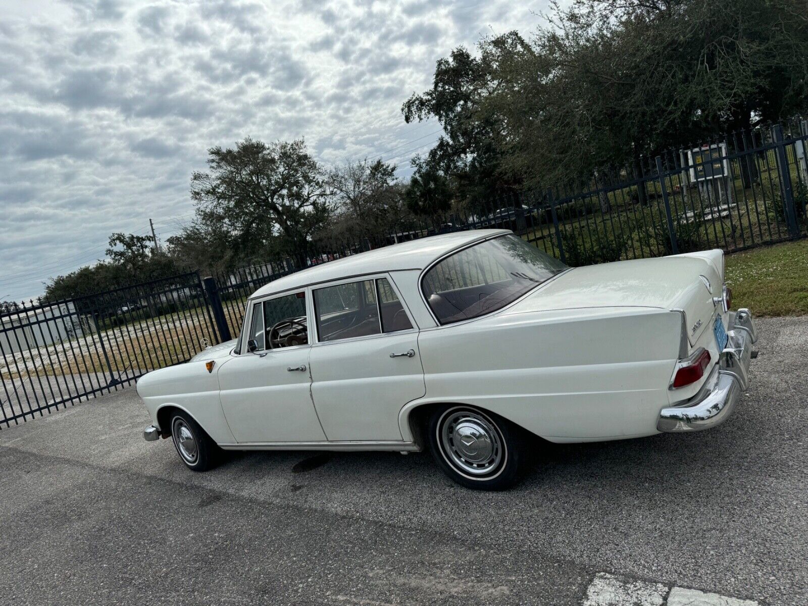 Mercedes-Benz-190-Series-1964-8