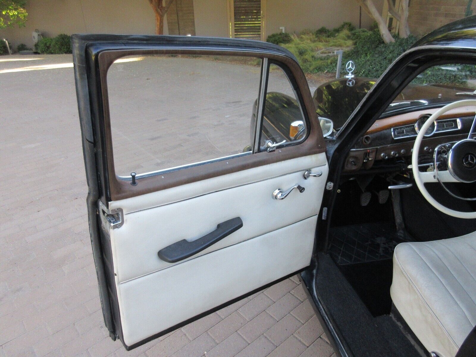 Mercedes-Benz-190-Series-Berline-1960-14