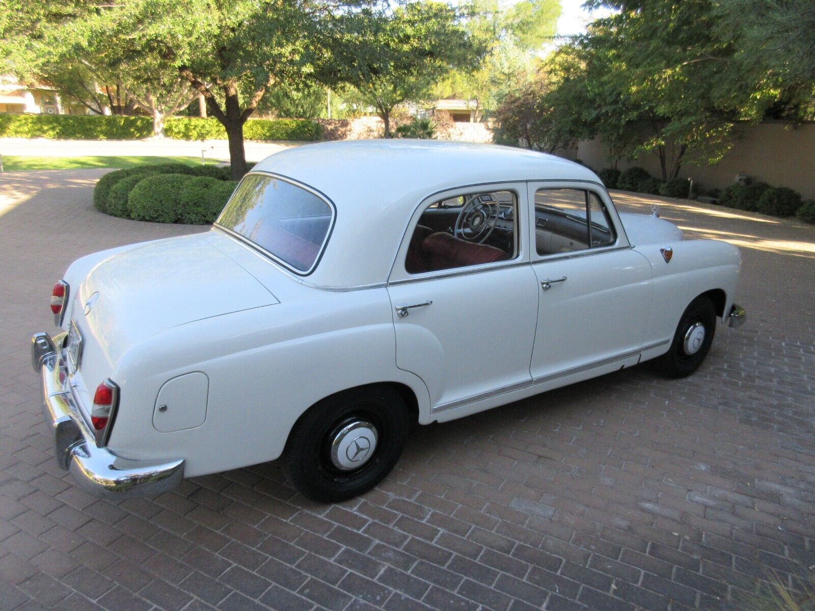 Mercedes-Benz-190-Series-Berline-1960-4