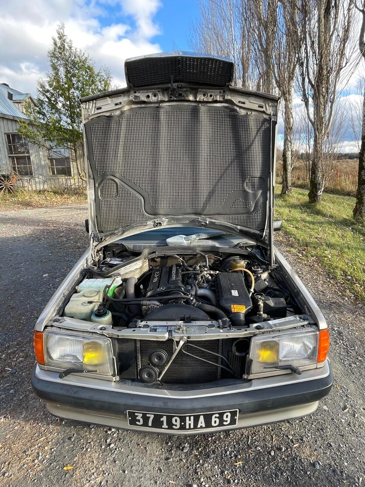 Mercedes-Benz-190-Series-Berline-1986-28