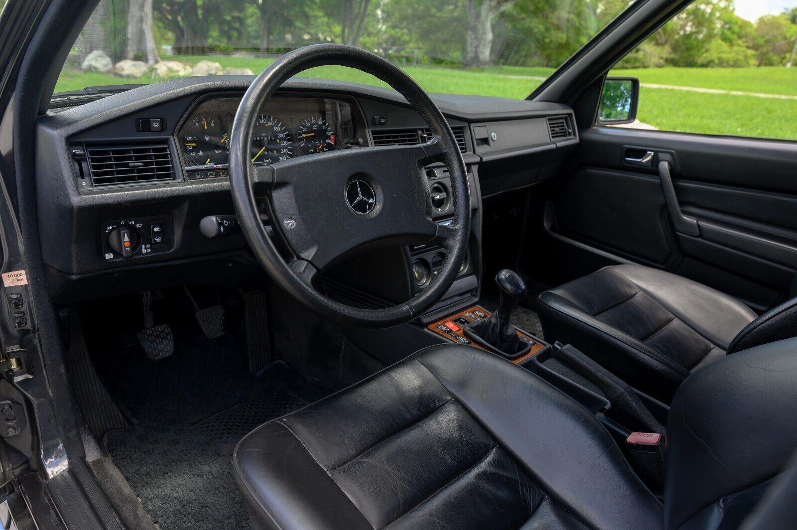 Mercedes-Benz-190-Series-Berline-1989-23