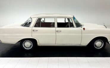 Mercedes-Benz-190Dc-Berline-1965-5