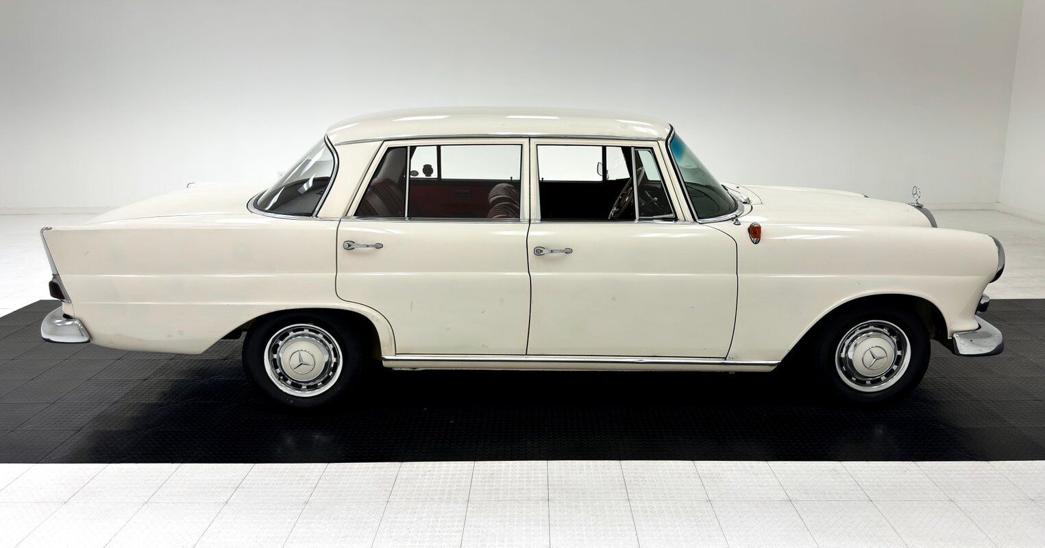 Mercedes-Benz-190Dc-Berline-1965-5