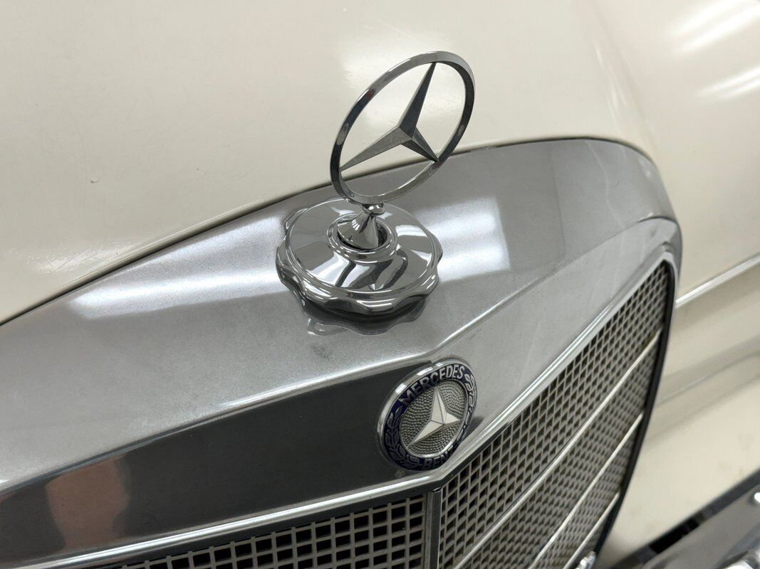 Mercedes-Benz-190Dc-Berline-1965-9