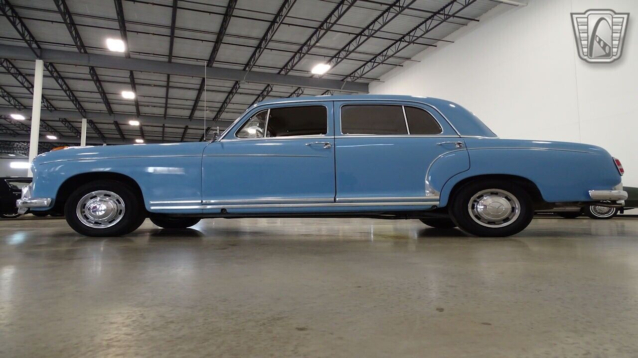 Mercedes-Benz-200-Series-1959-4