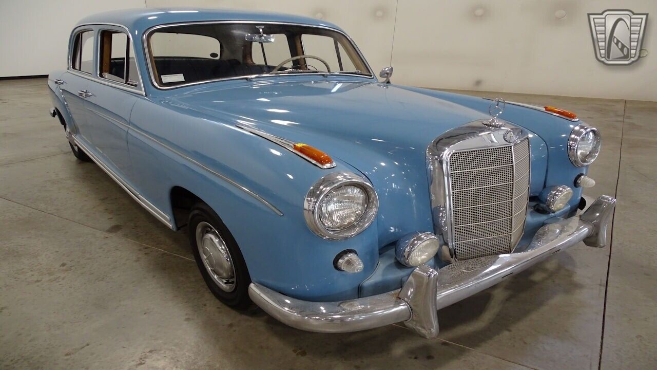 Mercedes-Benz-200-Series-1959-6