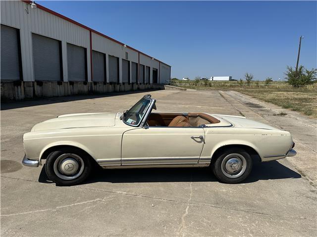 Mercedes-Benz 200-Series  1967 à vendre