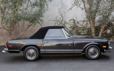 Mercedes-Benz-200-Series-1968-9