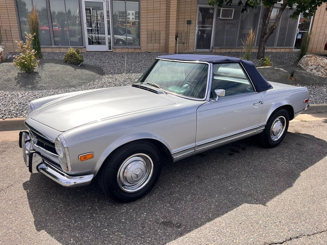 Mercedes-Benz 200-Series  1968 à vendre