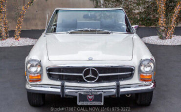 Mercedes-Benz-200-Series-1969-1