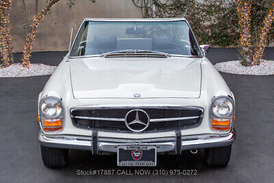 Mercedes-Benz-200-Series-1969-1