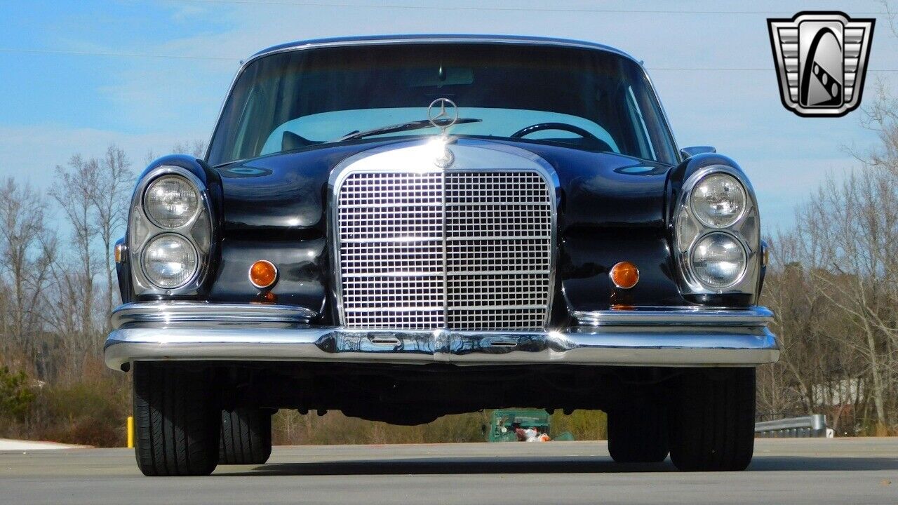 Mercedes-Benz-200-Series-1969-2