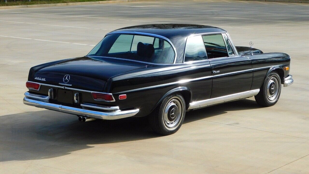 Mercedes-Benz-200-Series-1969-7