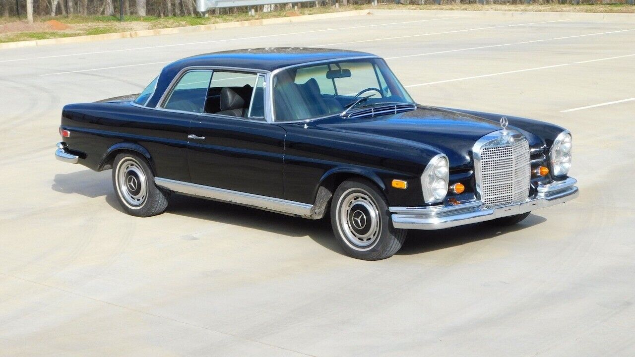 Mercedes-Benz-200-Series-1969-9