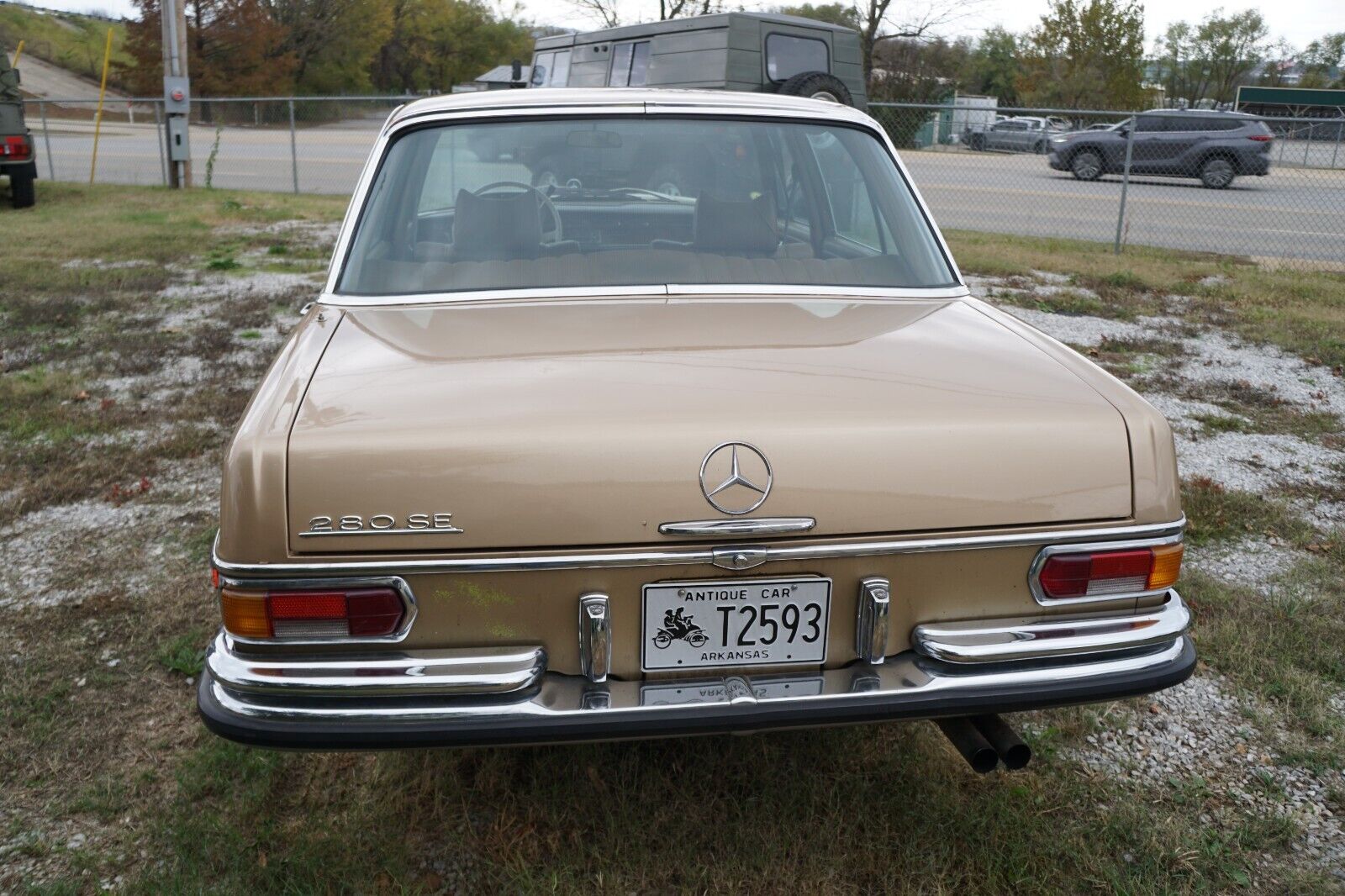 Mercedes-Benz-200-Series-1970-15