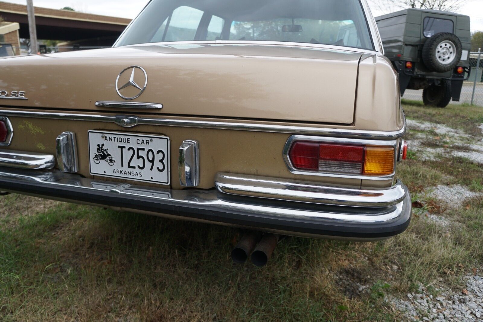 Mercedes-Benz-200-Series-1970-17