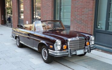 Mercedes-Benz-200-Series-1971-1