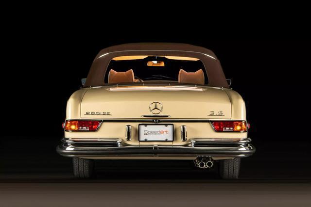 Mercedes-Benz-200-Series-1971-3