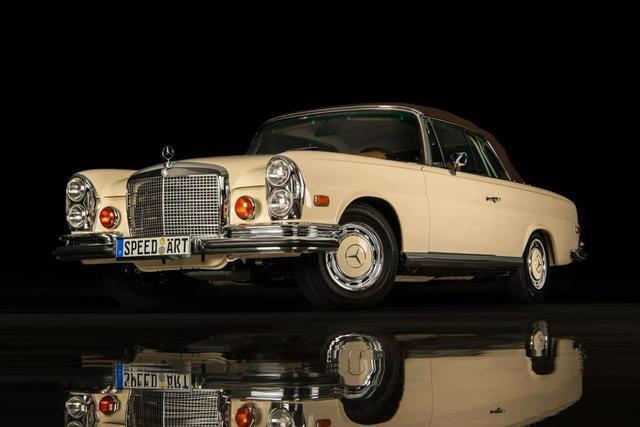 Mercedes-Benz-200-Series-1971-4