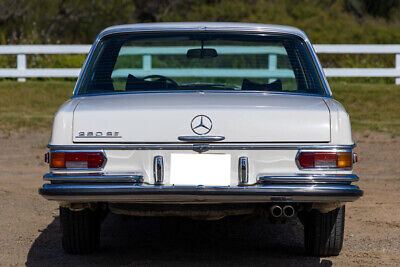 Mercedes-Benz-200-Series-1972-6