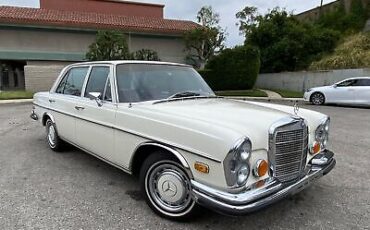 Mercedes-Benz-200-Series-1973-1