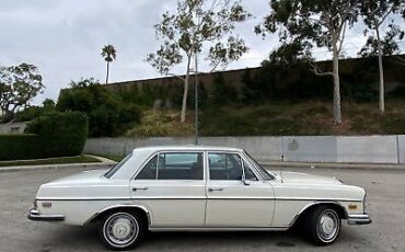 Mercedes-Benz-200-Series-1973-10