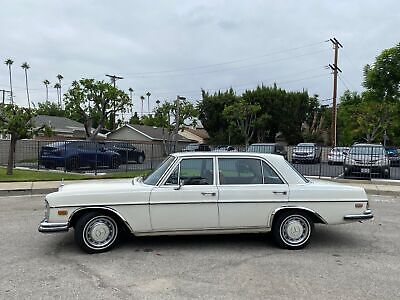 Mercedes-Benz-200-Series-1973-5